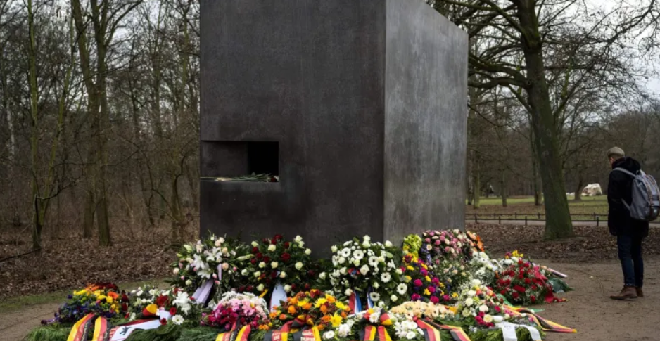 Megrongálták a holokauszt queer áldozatainak berlini emlékművét – Humen Online
