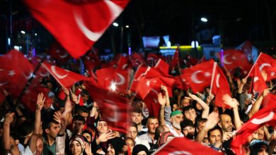 török zászló emberek
