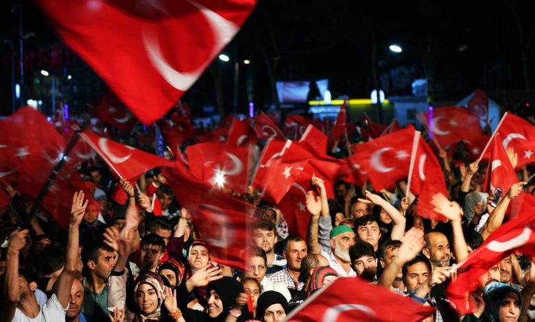 török zászló emberek
